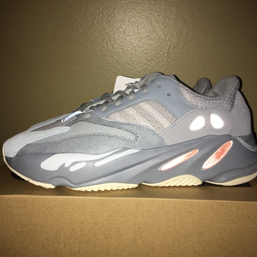 Adidas Yeezy 700